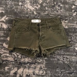 ✨Dark green distressed Abercrombie shorts ✨
